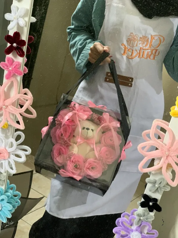 Golden Arrangement Tas